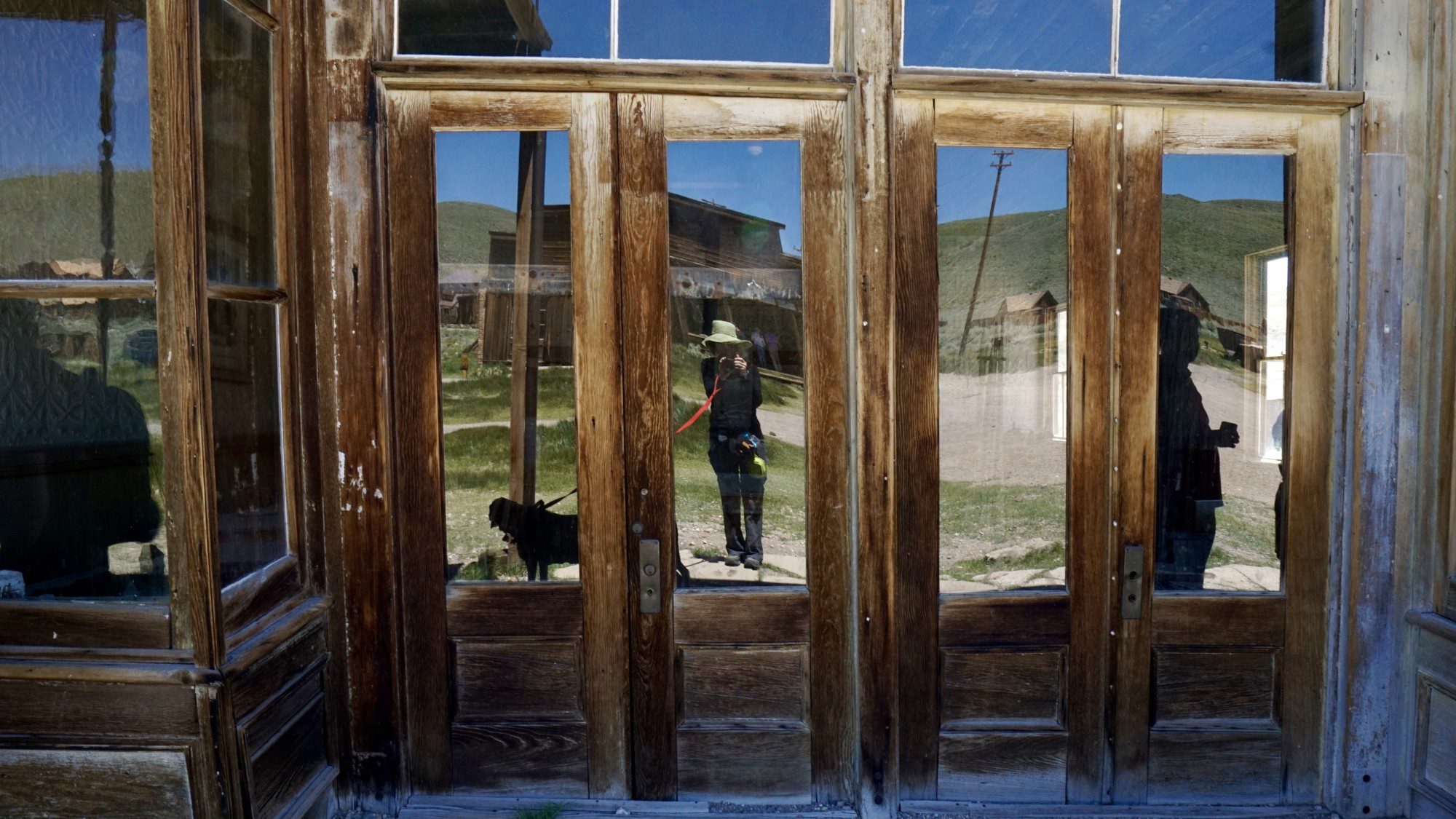 Bodie Hotel Scooby and Mom Reflections